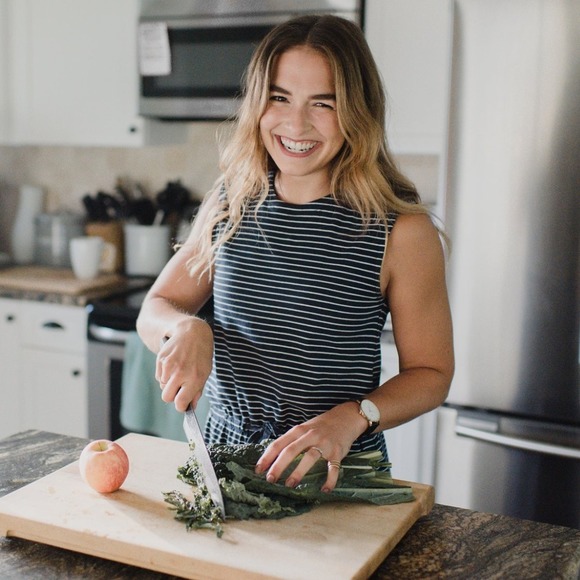 Meet your Posher, Laura - Picture 1 of 1